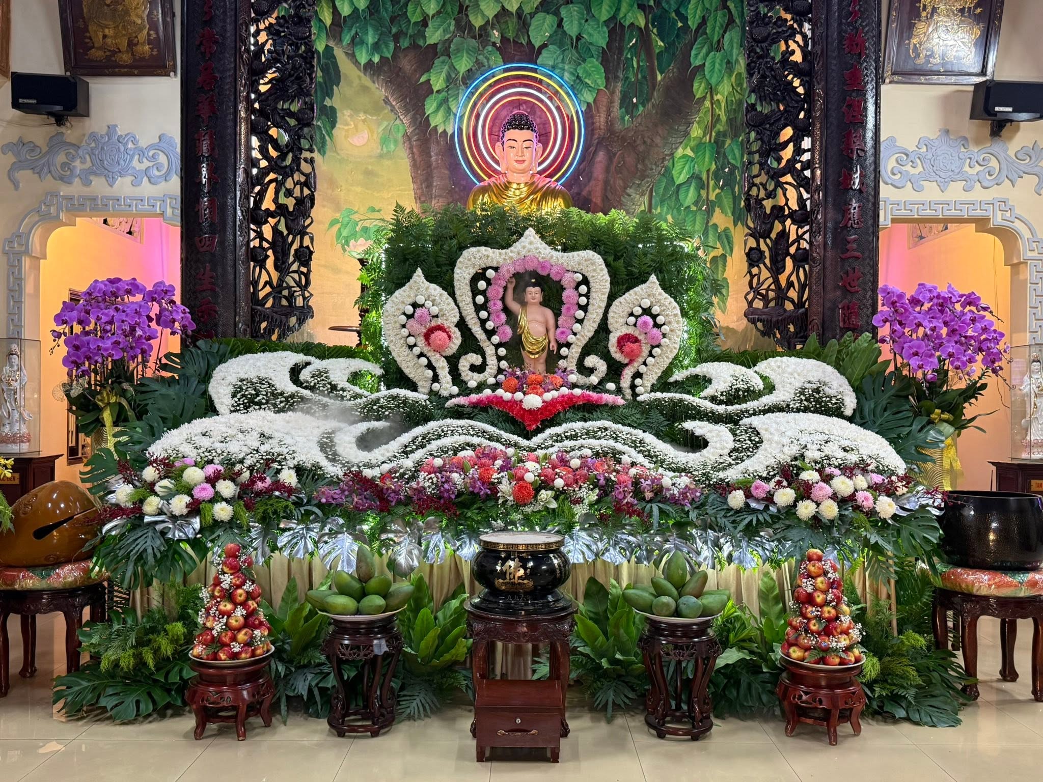 Chánh điện Chùa Phước Viên trang nghiêm mùa Phật đản